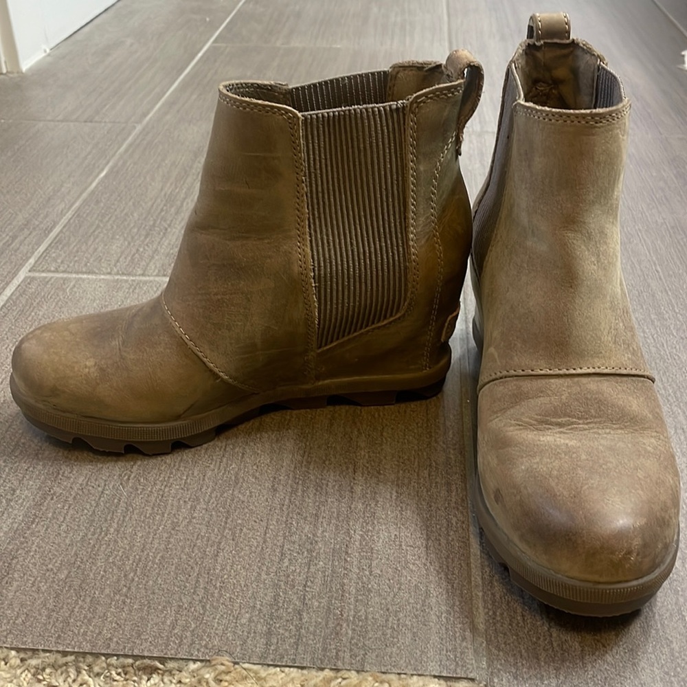 Lightly worn Sorel Joan of Arctic bootie